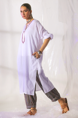 White lawn cotton kurta with maroon embroidery on the neckline, paired with a traditional susi shalwar from Zananii’s Andaleeb Collection