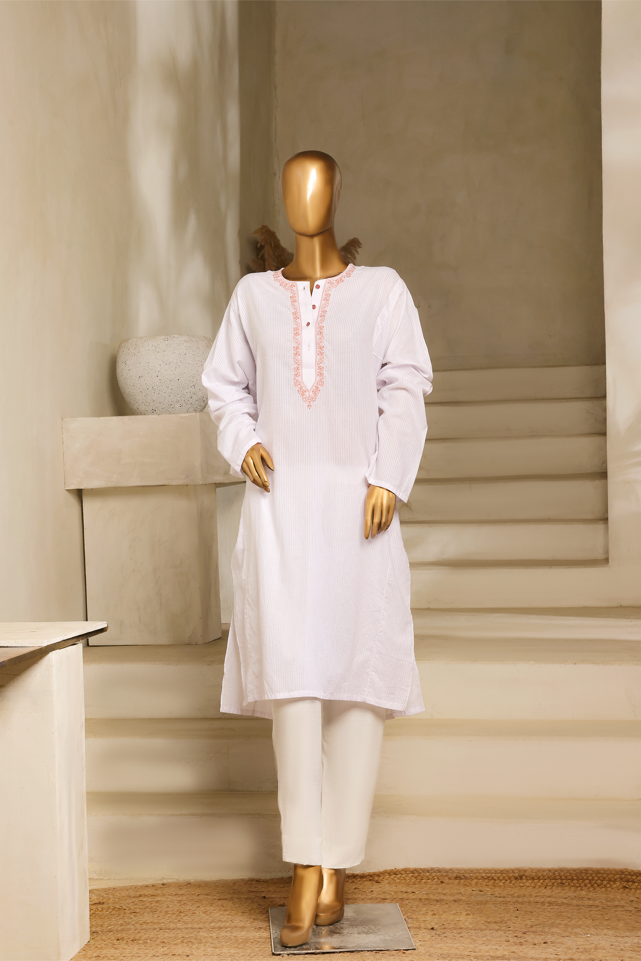 White cotton lawn kurta with delicate peach embroidery on the neckline from Zananii’s Andaleeb Collection.