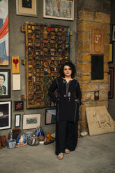 Black grip linen block printed kurta and wide-leg shalwar set by Zananii from the Simt Collection, designed for comfort and versatility across seasons.