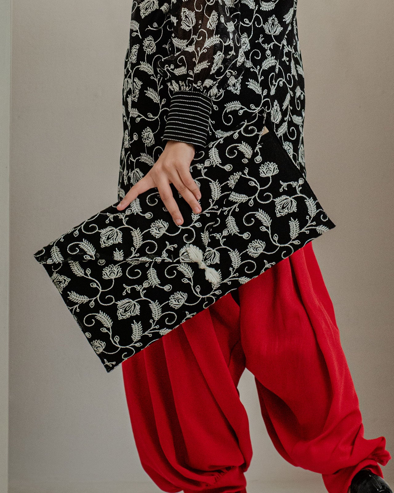 Black & White Envelope Bag
